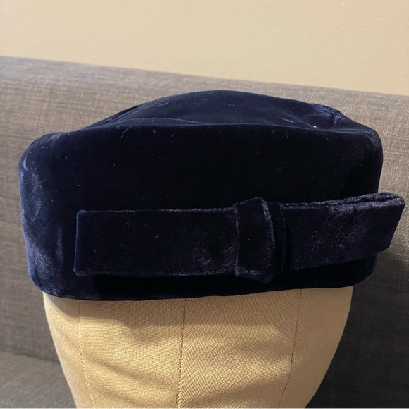 Vintage 1960s Blue Velvet Pillbox Hat With Bow Macy’s Kansas City Union Made - Picture 1 of 8